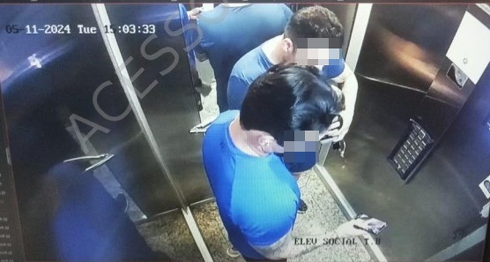 Câmera flagrou momento que dois homens foram para o apartamento do empresário — Foto: Arquivo Pessoal
