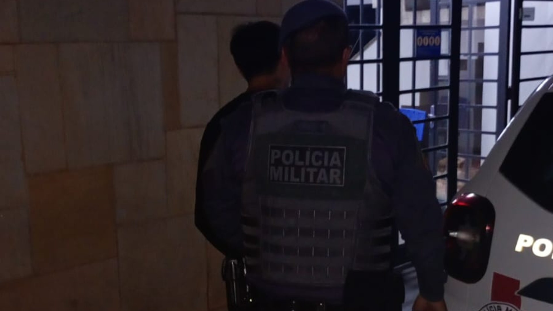 Homem procurado por roubo e sequestro é preso em Itatiba ao tentar fugir da polícia