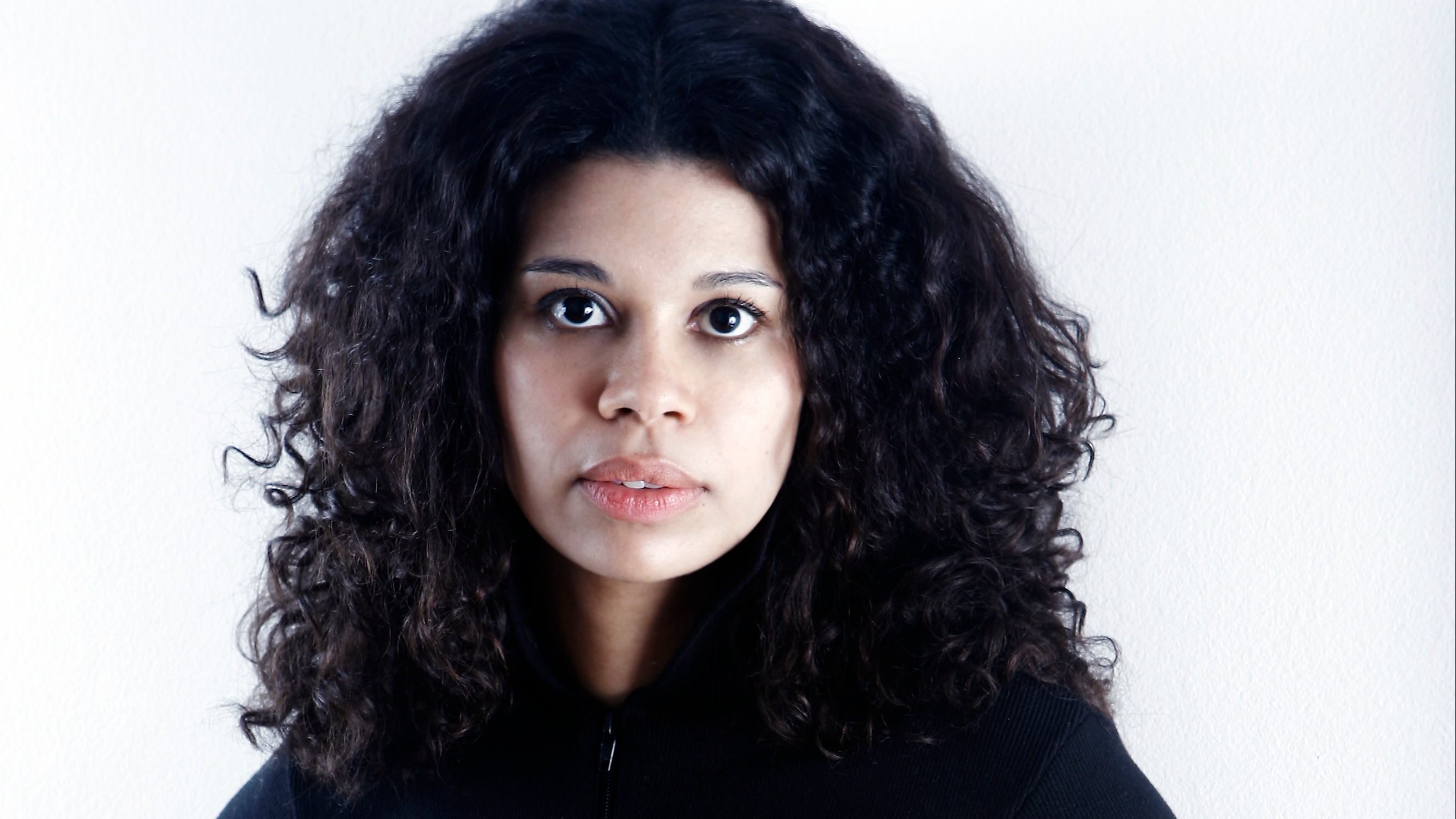 Escritora de Nova Iguaçu é finalista de prêmio internacional de ficção