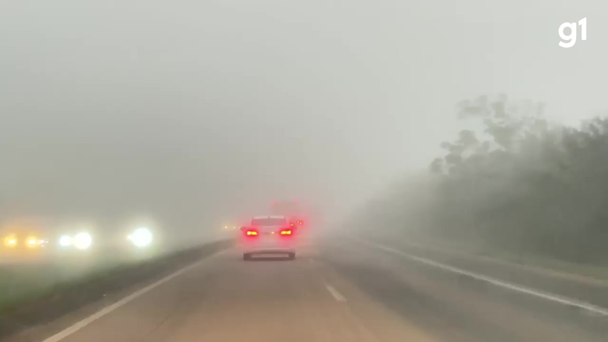 VÍDEO: Neblina intensa reduz visibilidade em rodovias do RS, obriga motoristas a reduzirem velocidade e PRF alerta para cuidados