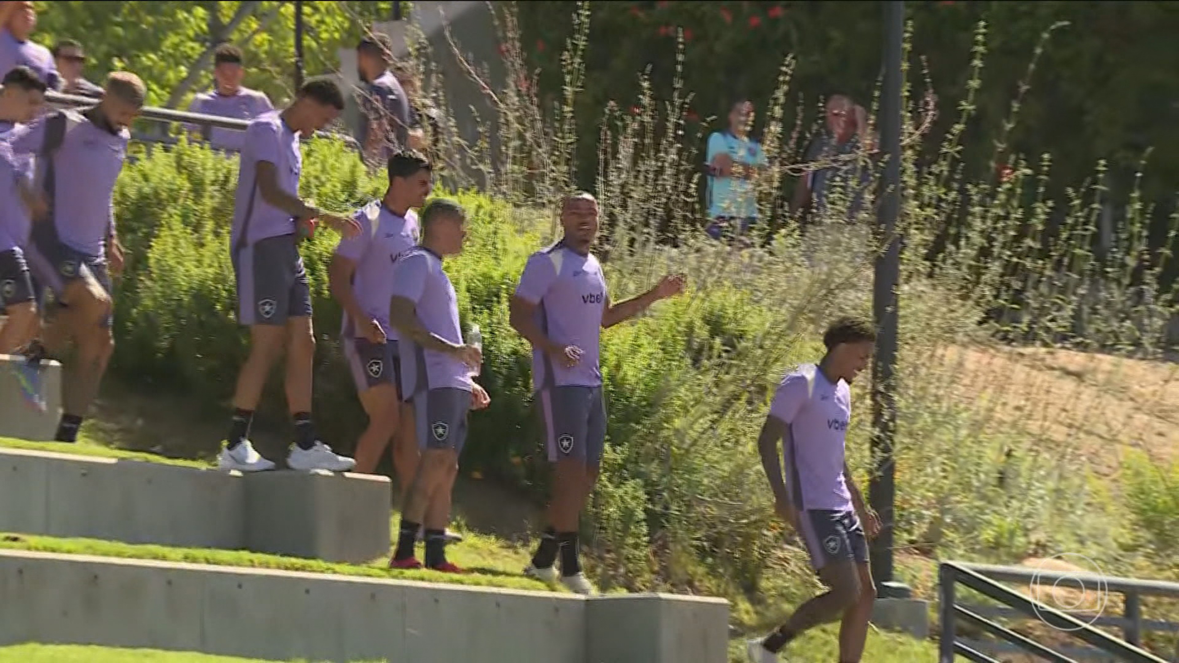 Botafoguenses apostam em bom humor e otimismo para enfrentar o PSG em Los Angeles