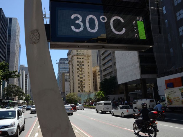 Calor volta a SP após frente fria e temperatura deve ficar acima dos 30°C 