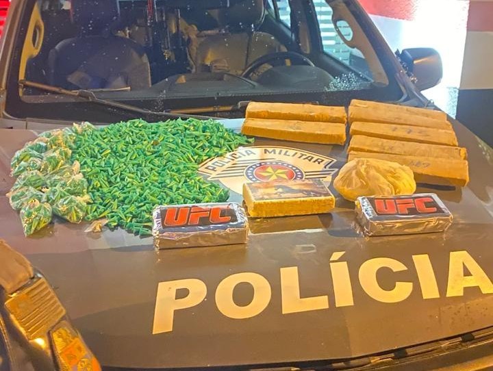 Cão farejador da polícia encontra mais de 10 quilos de droga enterrada em Lorena, SP