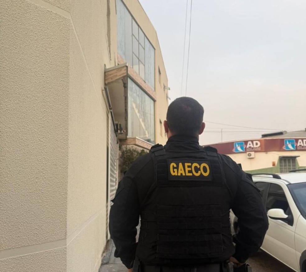 Polícia Civil cumpriu mandados na casa e no local de trabalho da advogada, em Barra do Garças (MT). — Foto: Reprodução