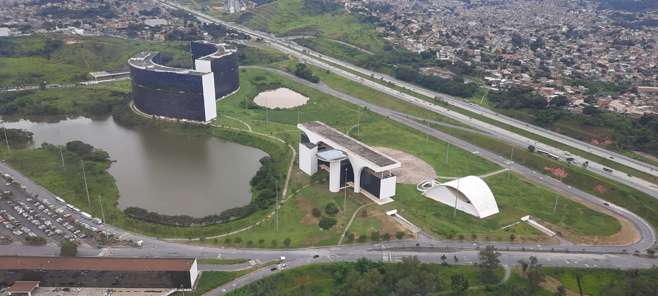 Governo de Minas assina contrato para  obras nos elevadores da Cidade Administrativa