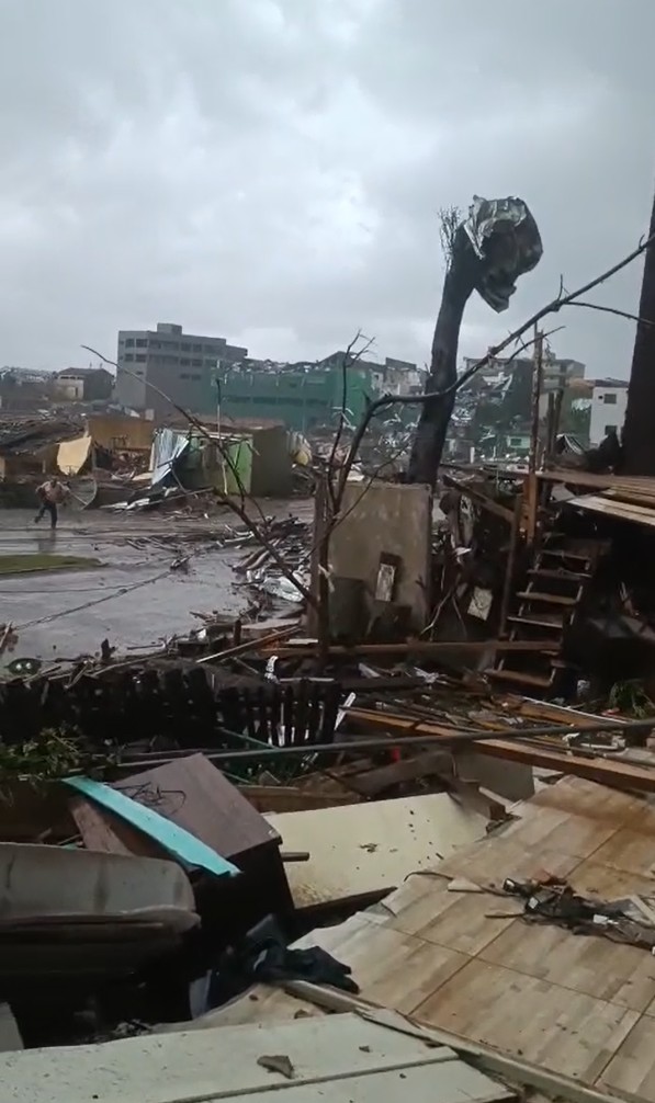 Tornado causa destruição e deixa feridos em Rio Bonito do Iguaçu, no Paraná