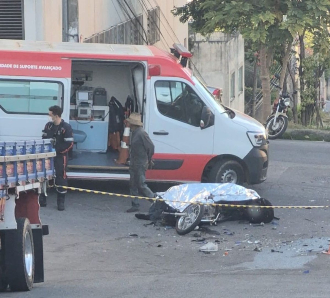 Motociclista de 27 anos morre após acidente com caminhão no Centro de Divinópolis