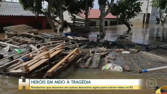 Bombeiros que já atuaram em outras tragédias ajudam nos resgates no Rio Grande do Sul - Programa: Jornal Hoje 