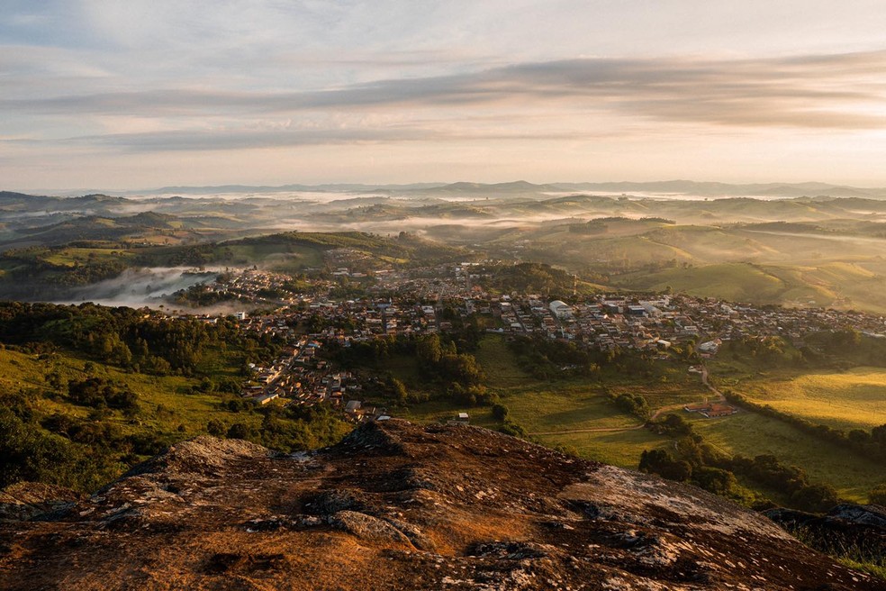 Cidade de Caldas (MG) fica entre montanhas, no Sul de Minas. Município tem 14,2 mil habitantes — Foto: Prefeitura de Caldas