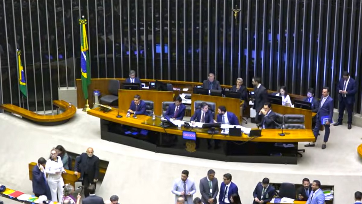 Câmara recoloca votação secreta na PEC da Blindagem