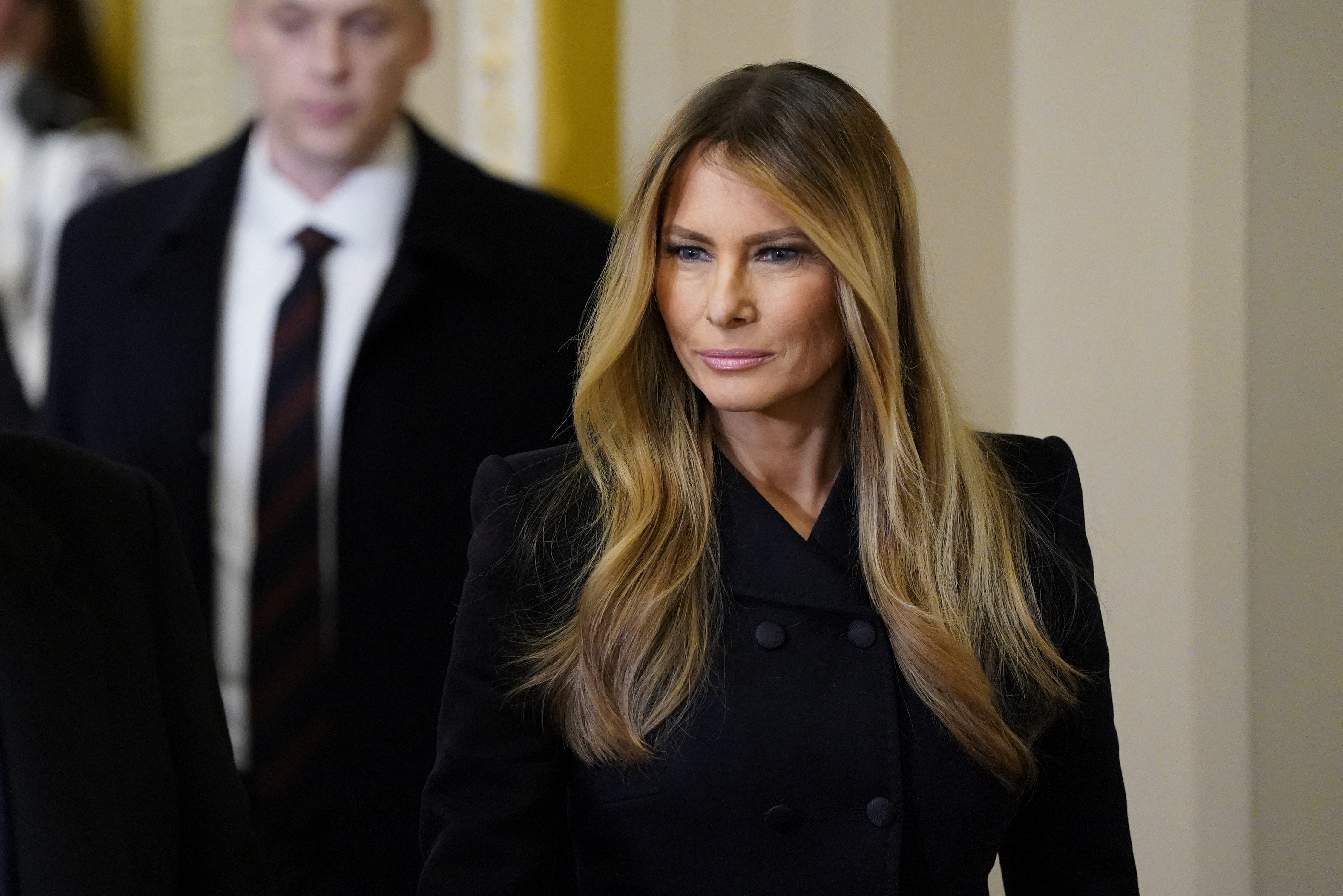 É #FAKE vídeo de Melania Trump dizendo que não fala inglês perfeitamente e que ter sotaque não é uma falha; trata-se de IA