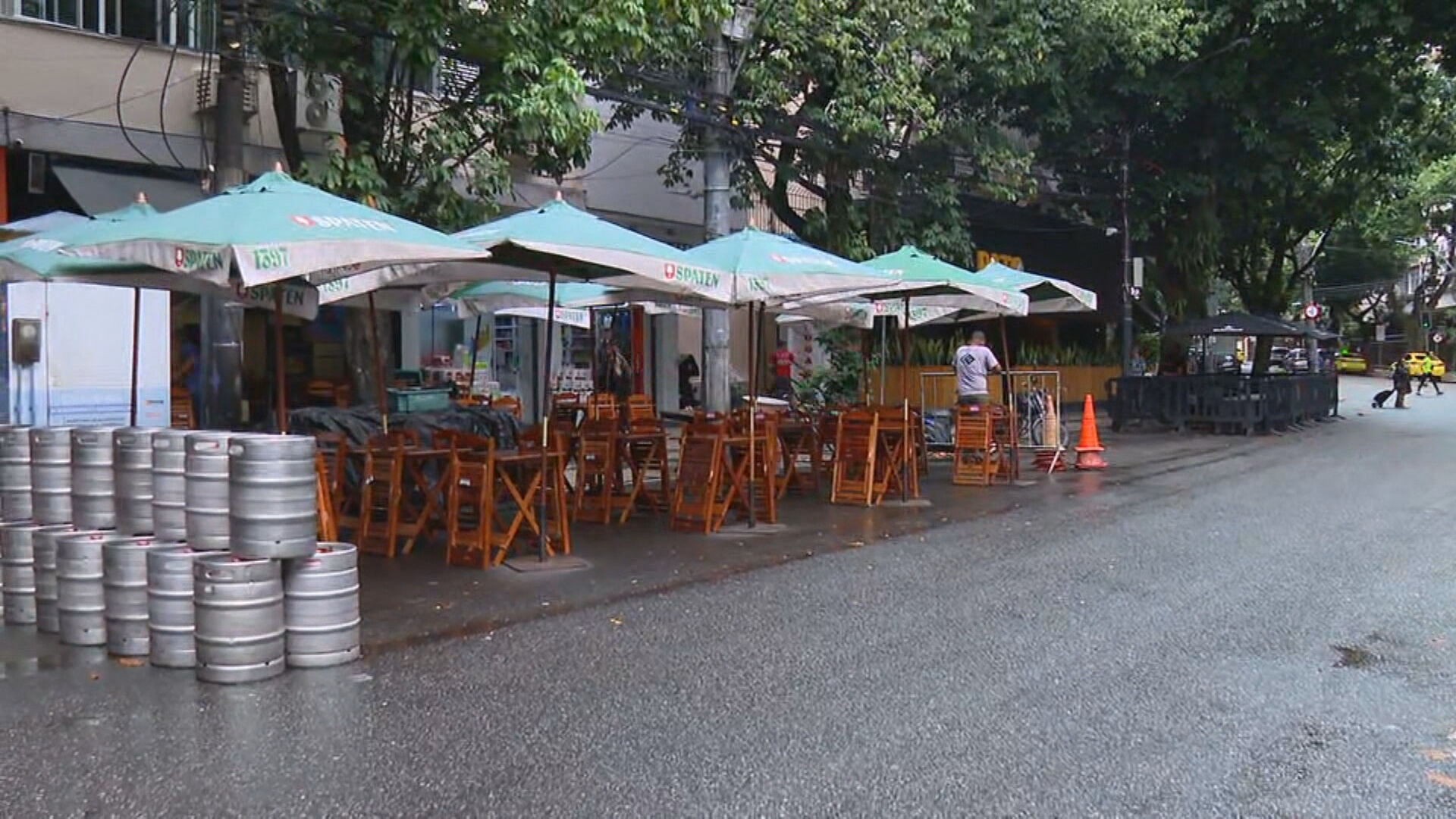 Moradores reclamam de ocupação de calçadas por bares na Zona Sul do Rio: ‘Queremos respeito’ 