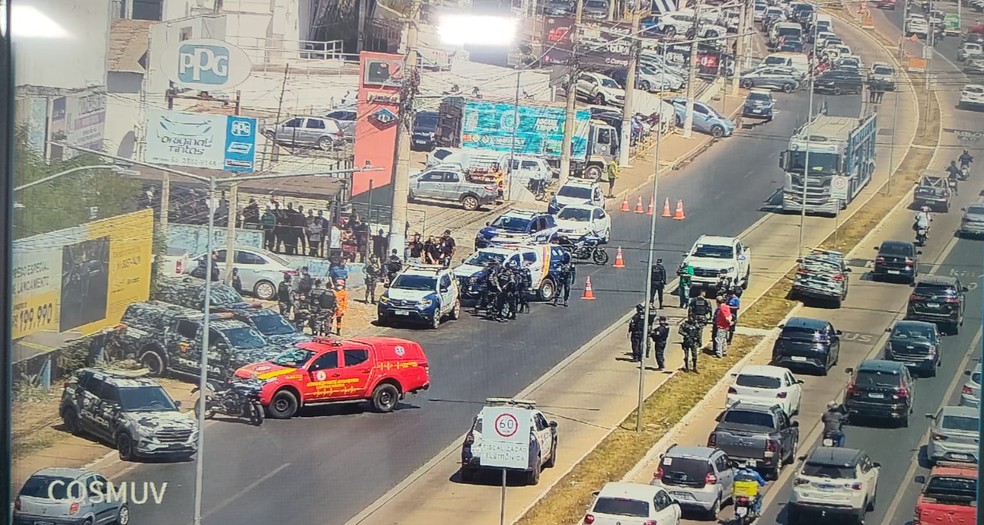 Assalto e troca de tiros ocorreu na Avenida da FEB, em Várzea Grande (MT) — Foto: Reprodução