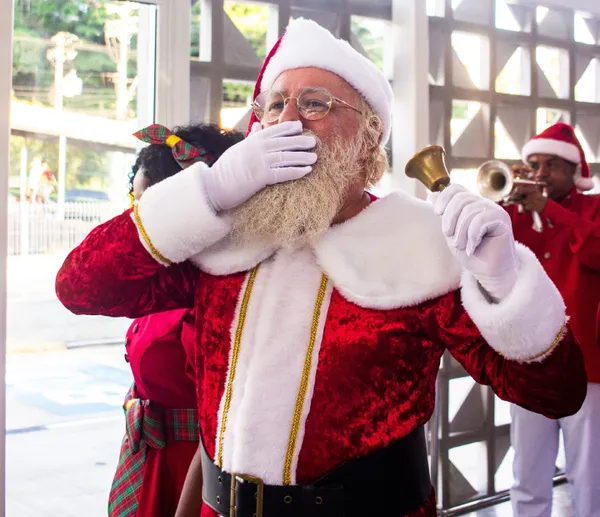 Empresa oferece 16 vagas para Papai Noel em Salvador; salário chega a R$ 6  mil - Metro 1