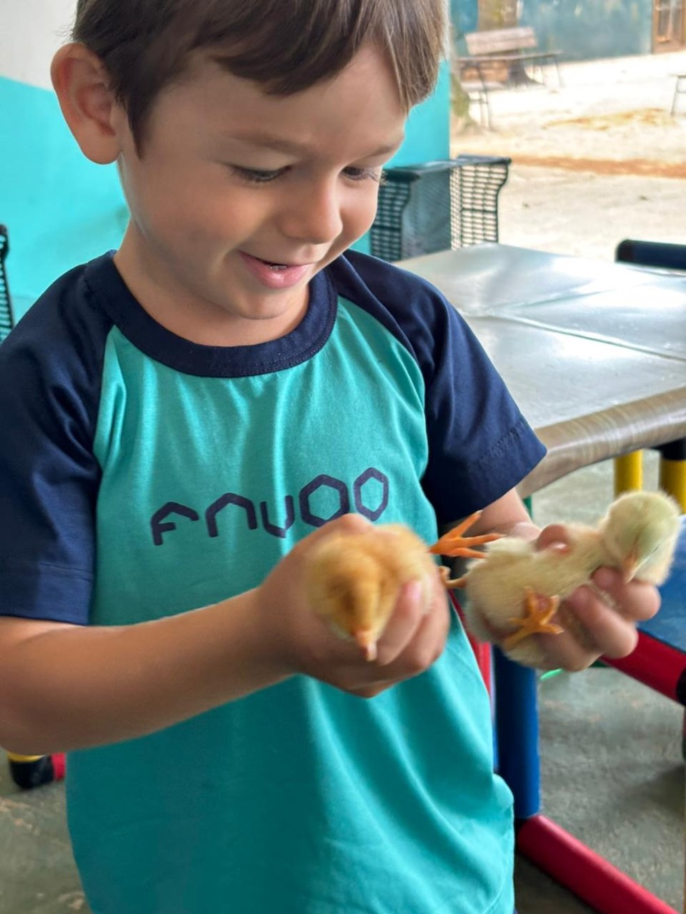 Alunos conhecem o ambiente, a fazendinha e os professores na companhia dos pais — Foto: Arquivo FAVOO