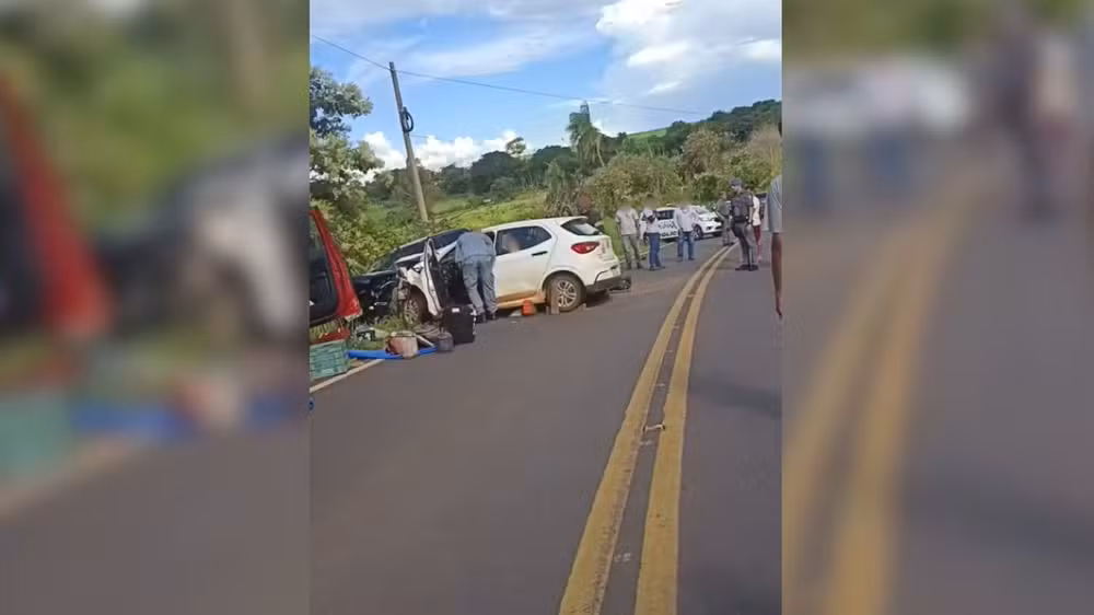 Idoso morre em acidente entre carro e caminhonete em rodovia do interior de SP
