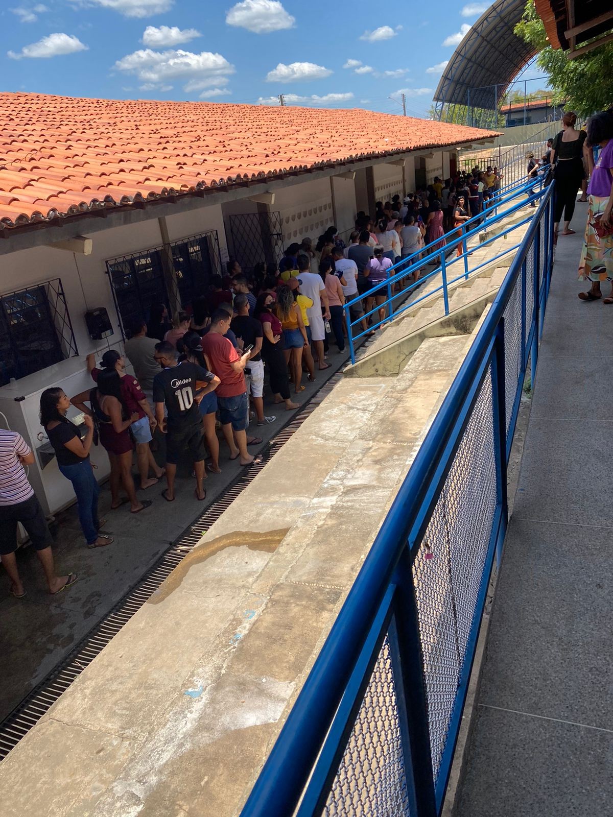 Eleições 2026: veja como consultar tamanho da fila de votação e fazer 'cola' de candidatos