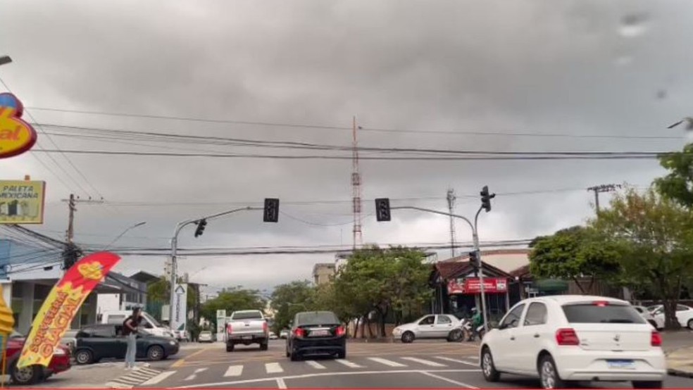 Apagão desliga sinais de trânsito em Manaus — Foto: Gato Jr/Rede Amazônica