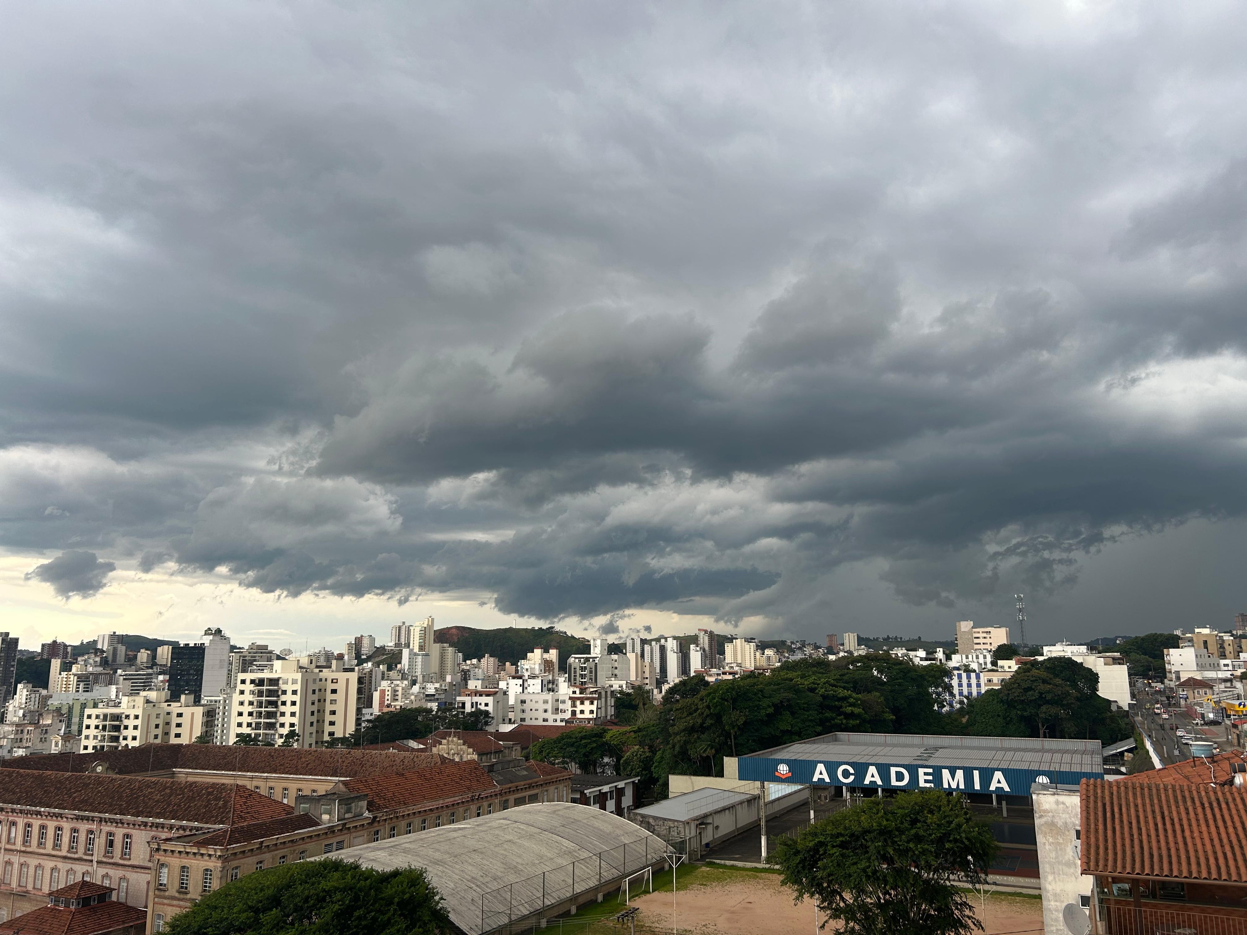 Primavera começa com temporais intensos e temperaturas que vão de 9 °C a 36 °C em Juiz de Fora e região