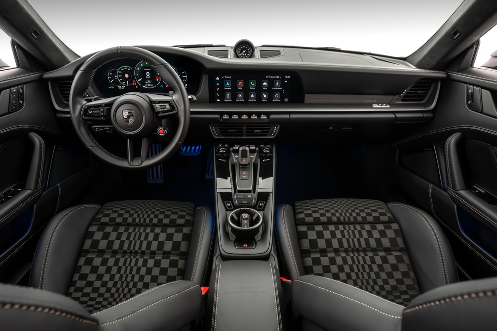 Cabine do Porsche 911 Turbo S. — Foto: Divulgação / Porsche