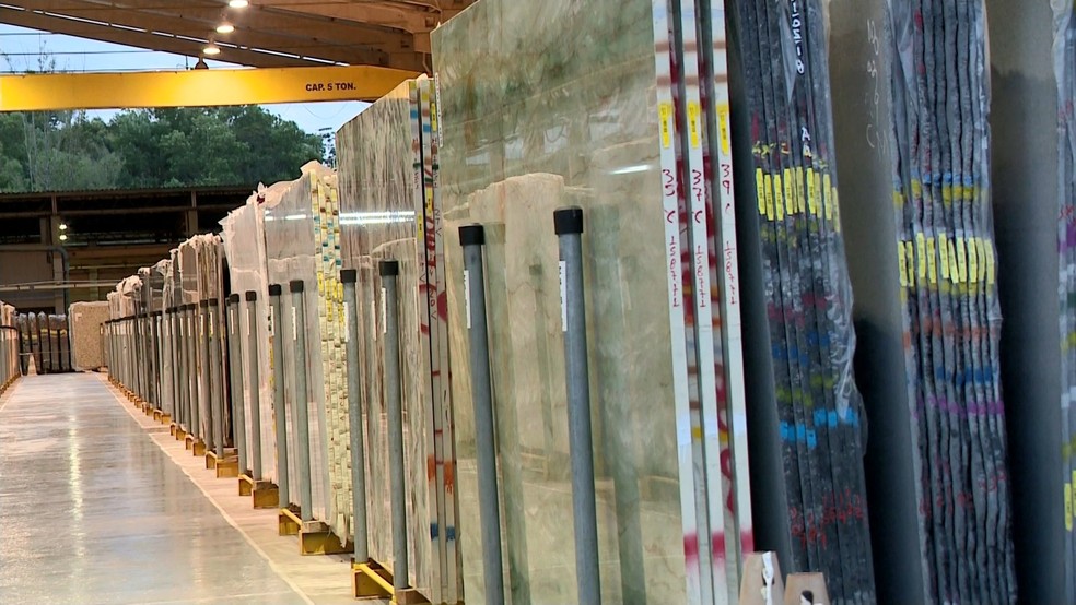 Chapas polidas são os principais materiais exportados para os Estados Unidos — Foto: Luiz Gonçalves / TV Gazeta
