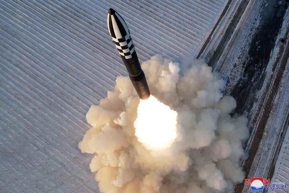 Míssil Hwasong-18 testado pela Coreia do Norte — Foto: KCNA/Reuters