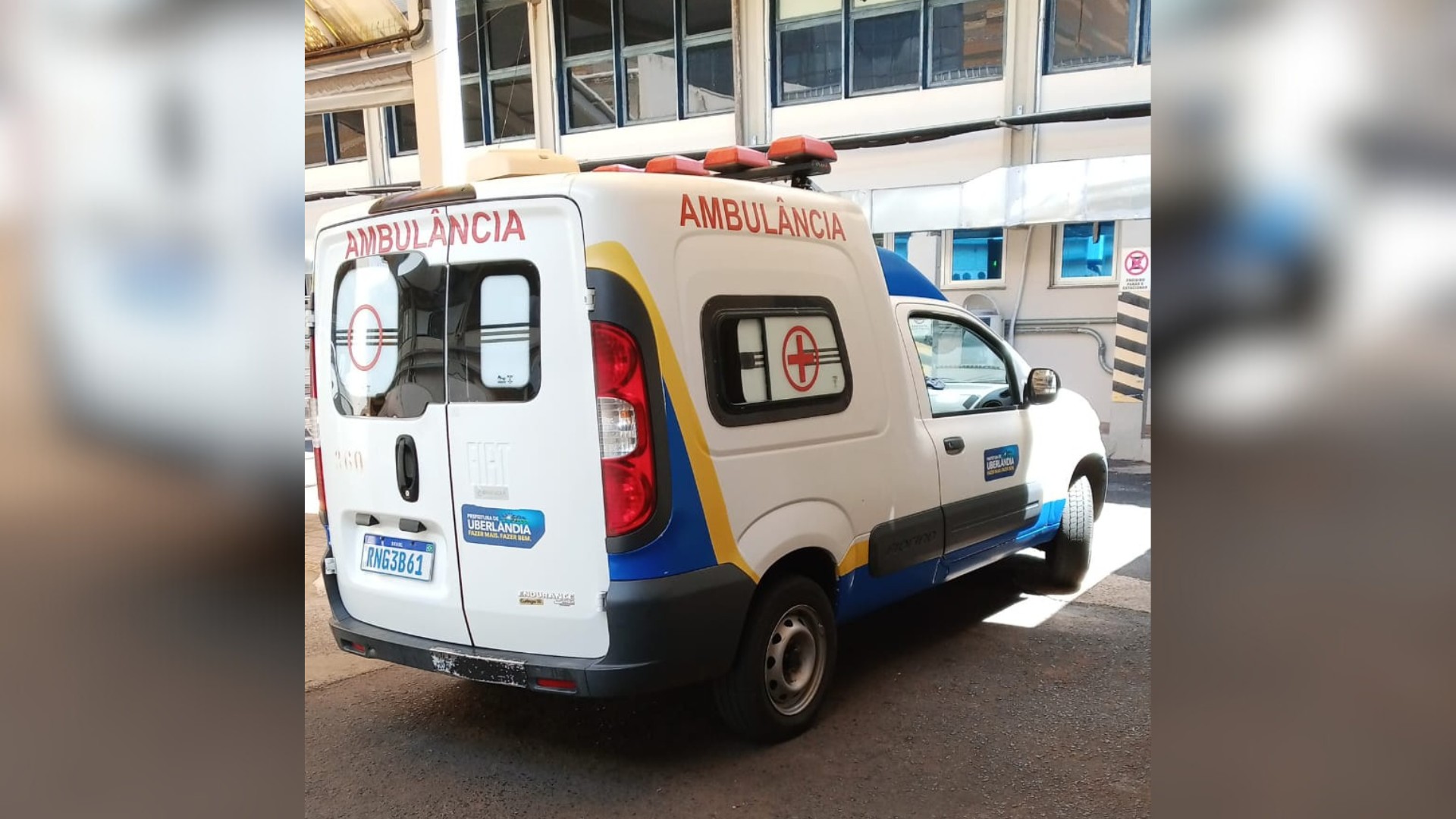 Ambulância é roubada na frente de UAI após ladrão armado render motorista em Uberlândia