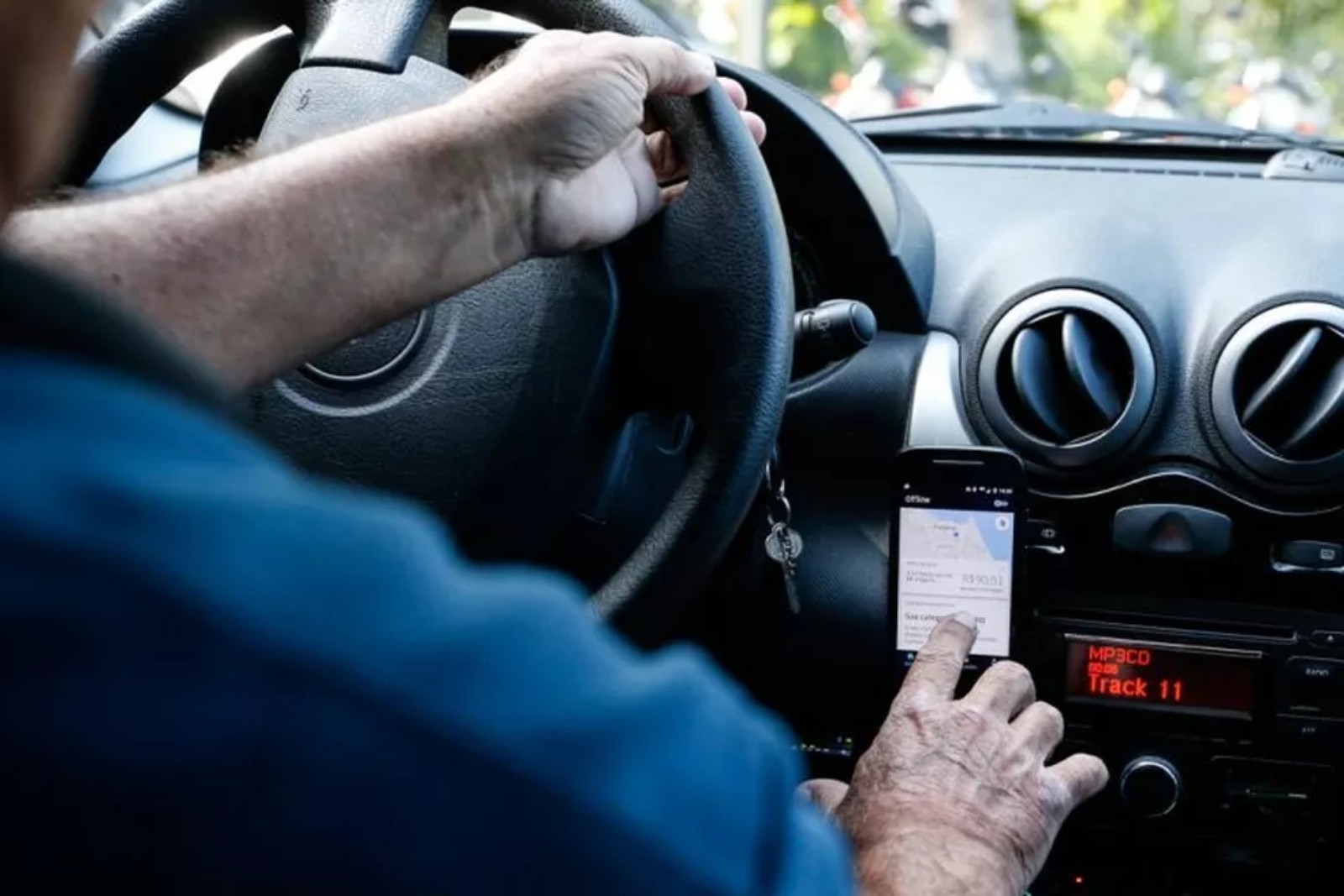 Metade das mulheres no Ceará tem medo de ser estuprada ao usar transportes por aplicativo, aponta pesquisa