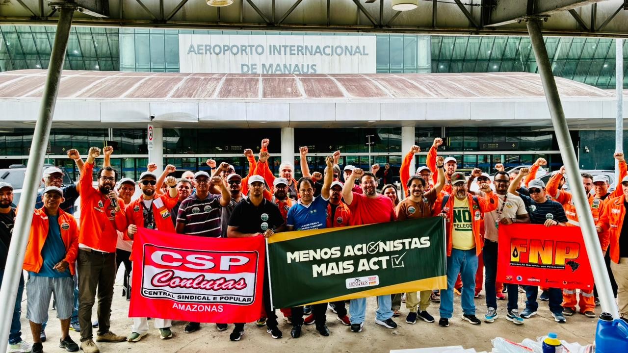 Em greve, petroleiros fazem ato no aeroporto de Manaus e não embarcam para base de Urucu
