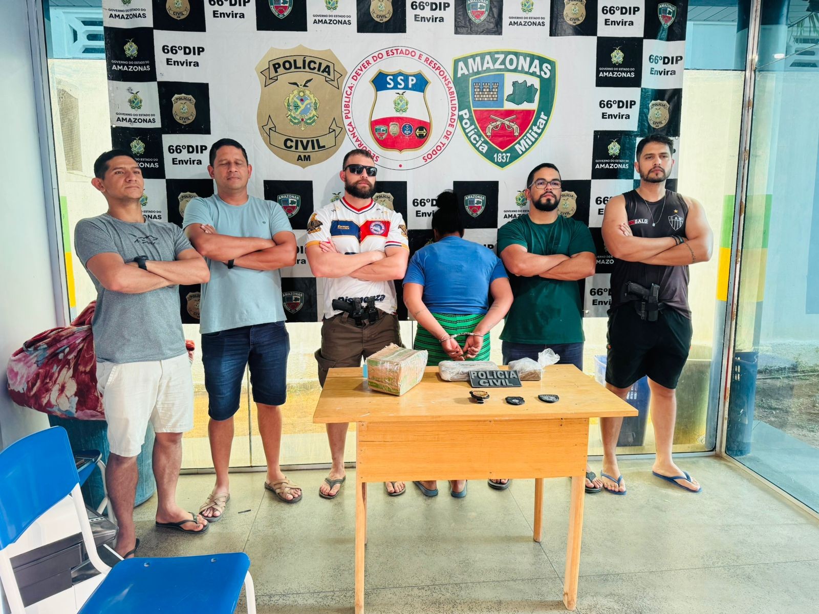Mulher é presa em flagrante após receber caixa com drogas no interior do Amazonas