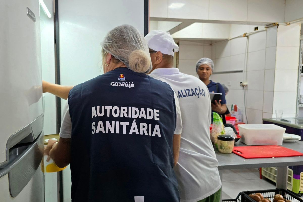 Quiosques e carrinhos de praia são notificados por irregularidades em Guarujá; entenda 