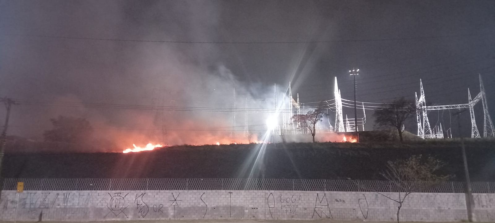 Incêndio atinge área de mata em Mogi das Cruzes 