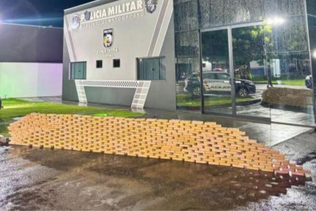 Motorista é preso com mais de 400 kg de cocaína na fronteira entre Brasil e Bolívia 