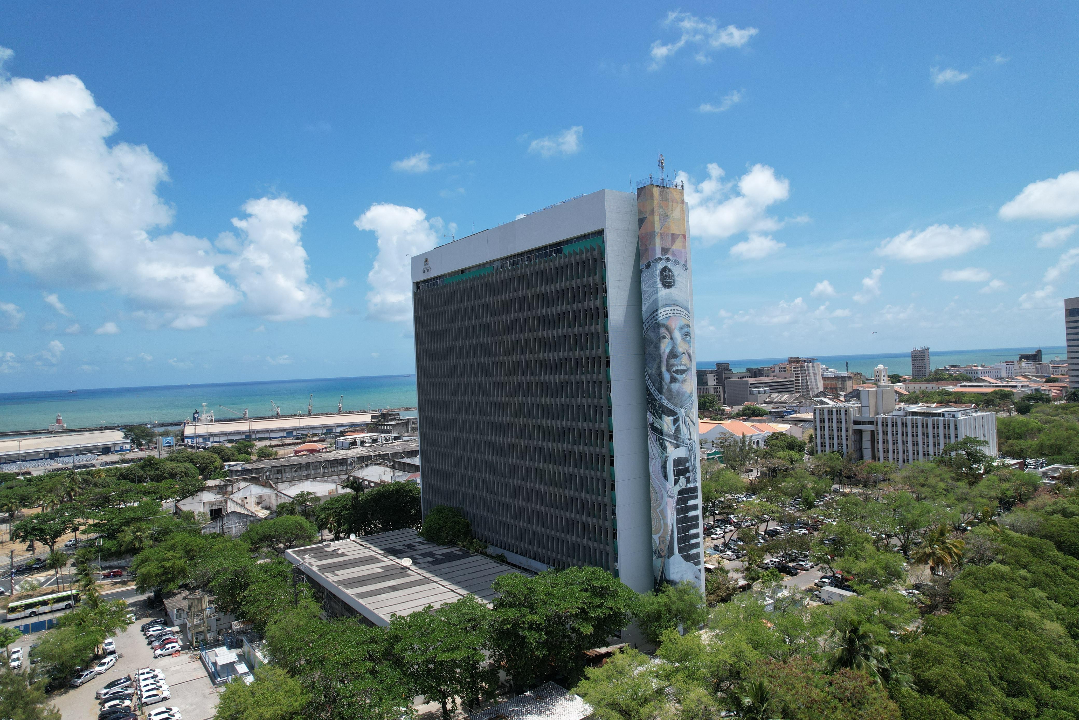 Vai de carro para o carnaval? Saiba onde tem estacionamento de graça e pontos de táxi e transporte por aplicativo no Recife