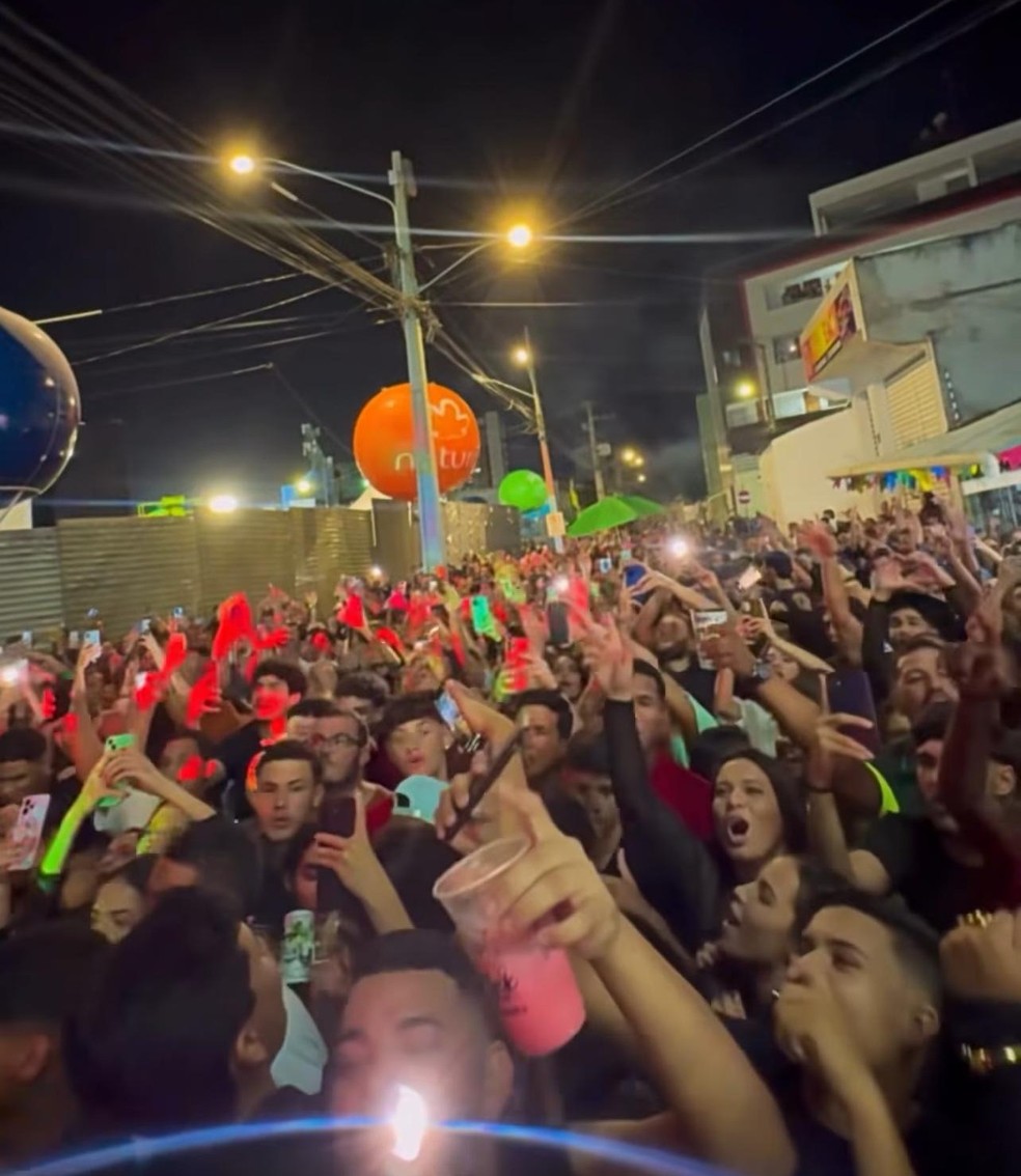 Público acompanha after de Iguinho e Lulinha no Parque do Povo no São João 2025 de Campina Grande — Foto: Pedro Henrique/Fotógrafo/Iguinho e Lulinha