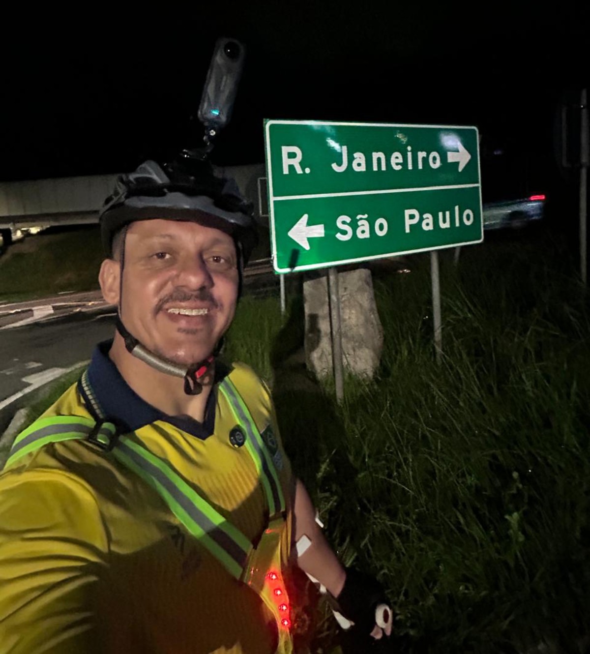 De muletas e sem apoio, morador de Volta Redonda encara 150 km a pé até Aparecida