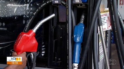 Motoristas esperam por redução no preço do combustível anunciada pela Petrobras