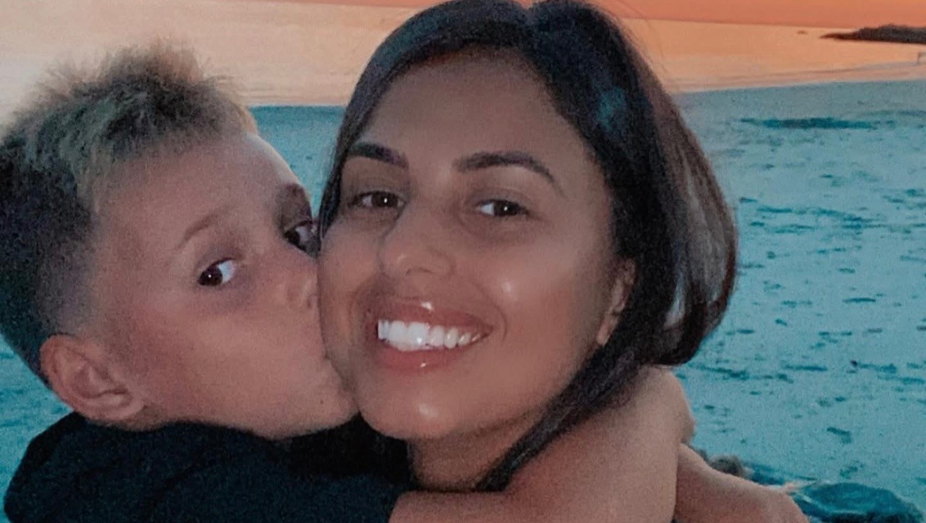 Brasileira que é mãe do sobrinho da secretária de imprensa de Trump é detida pelo ICE nos EUA