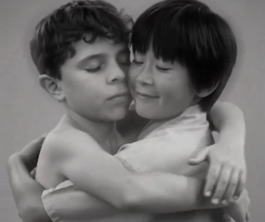 Presidente da Coreia do Sul publica vídeo feito por IA em que aparece abraçando Lula na infância: 'Somos irmãos'