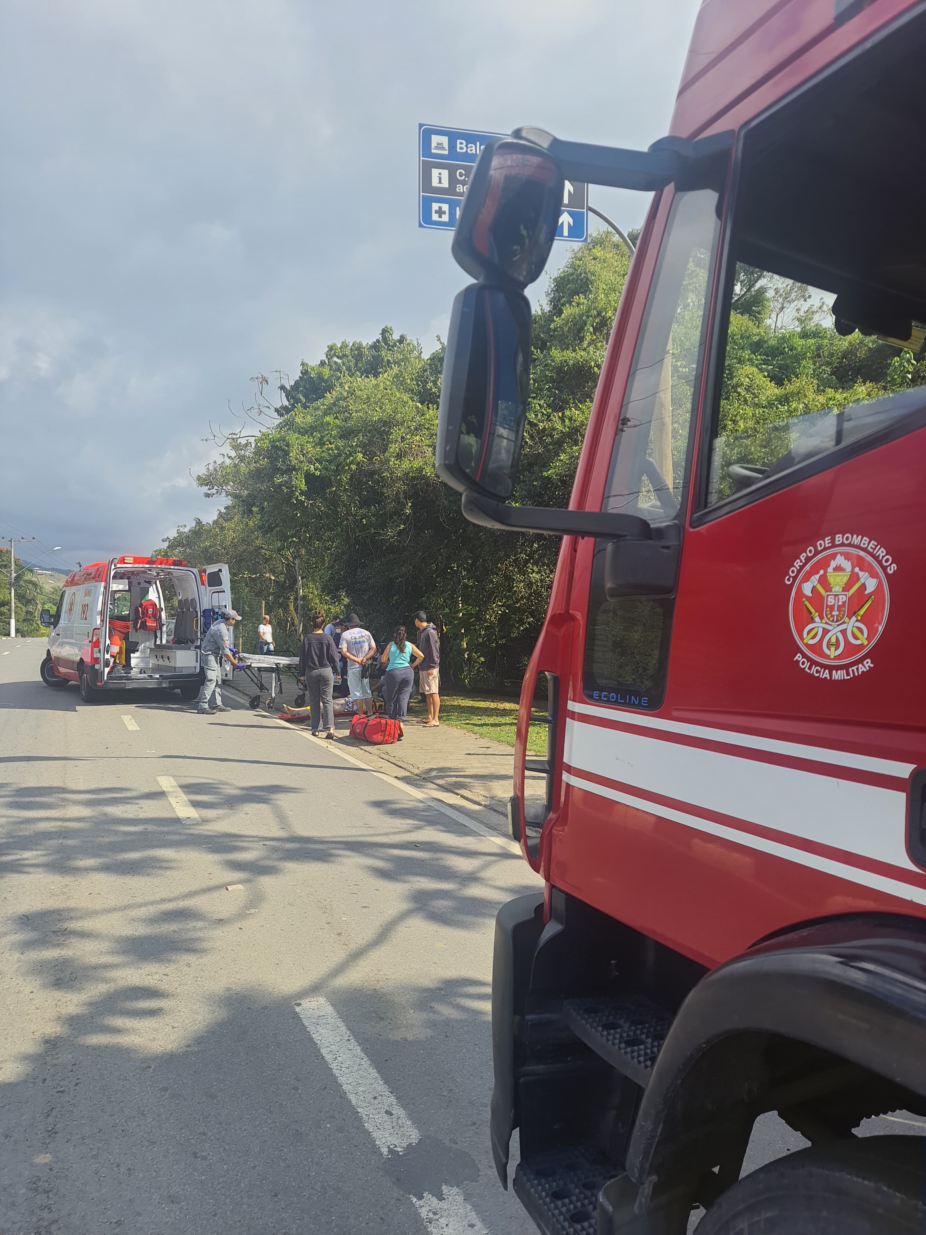 Mulher ferida em acidente com triciclo em Ilhabela
