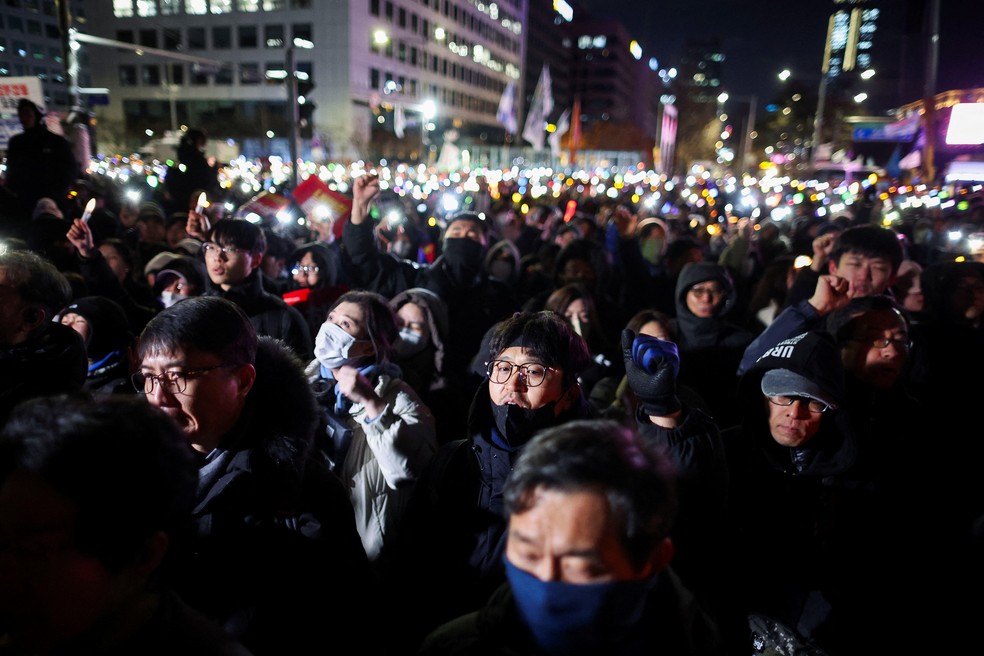 Manifestantes pedem o impeachment do presidente sul-coreano — Foto: Kim Hong-ji/Reuters