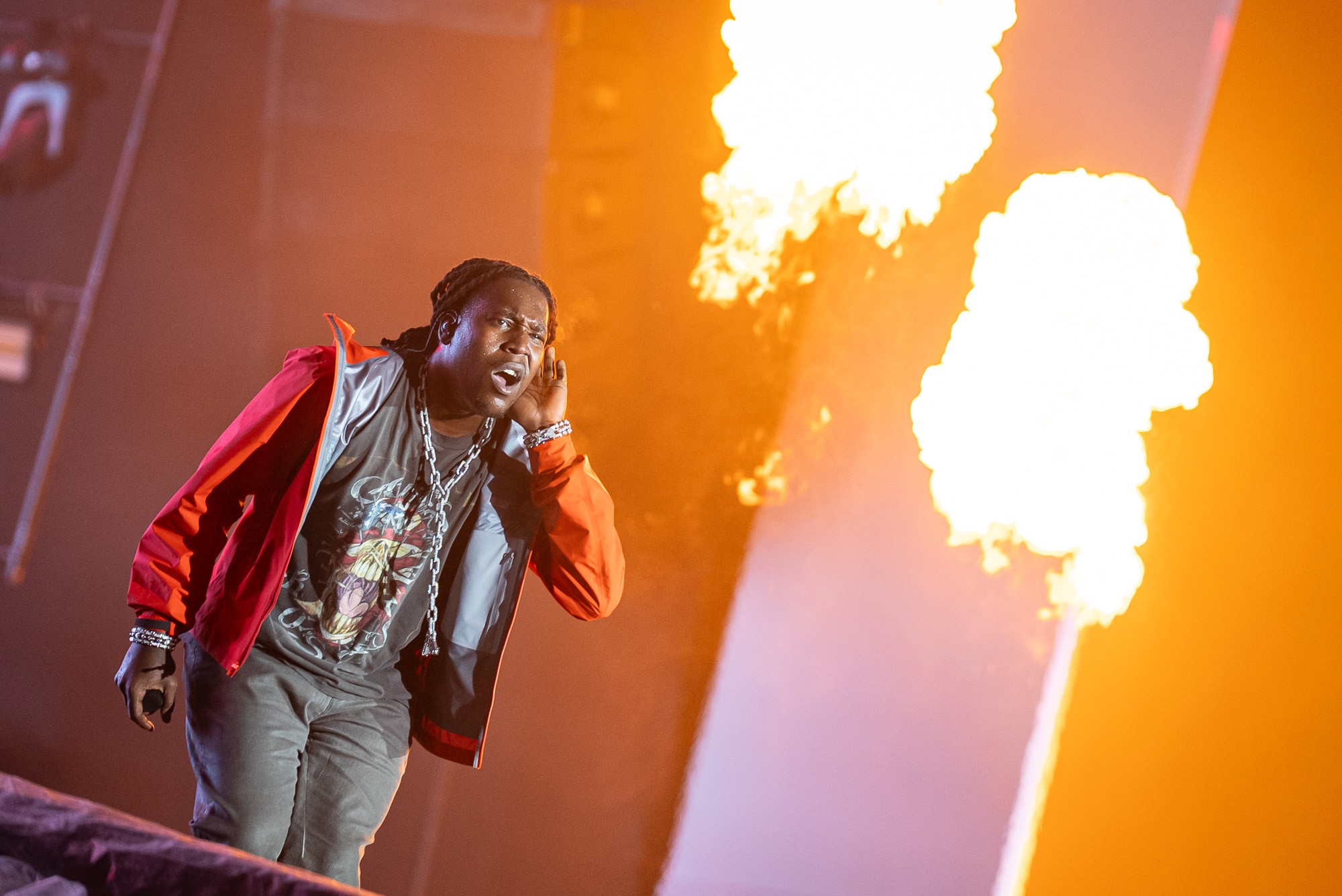 Don Toliver entrega trap melódico e 'autotunado' em show com pausa por motivos de segurança 
