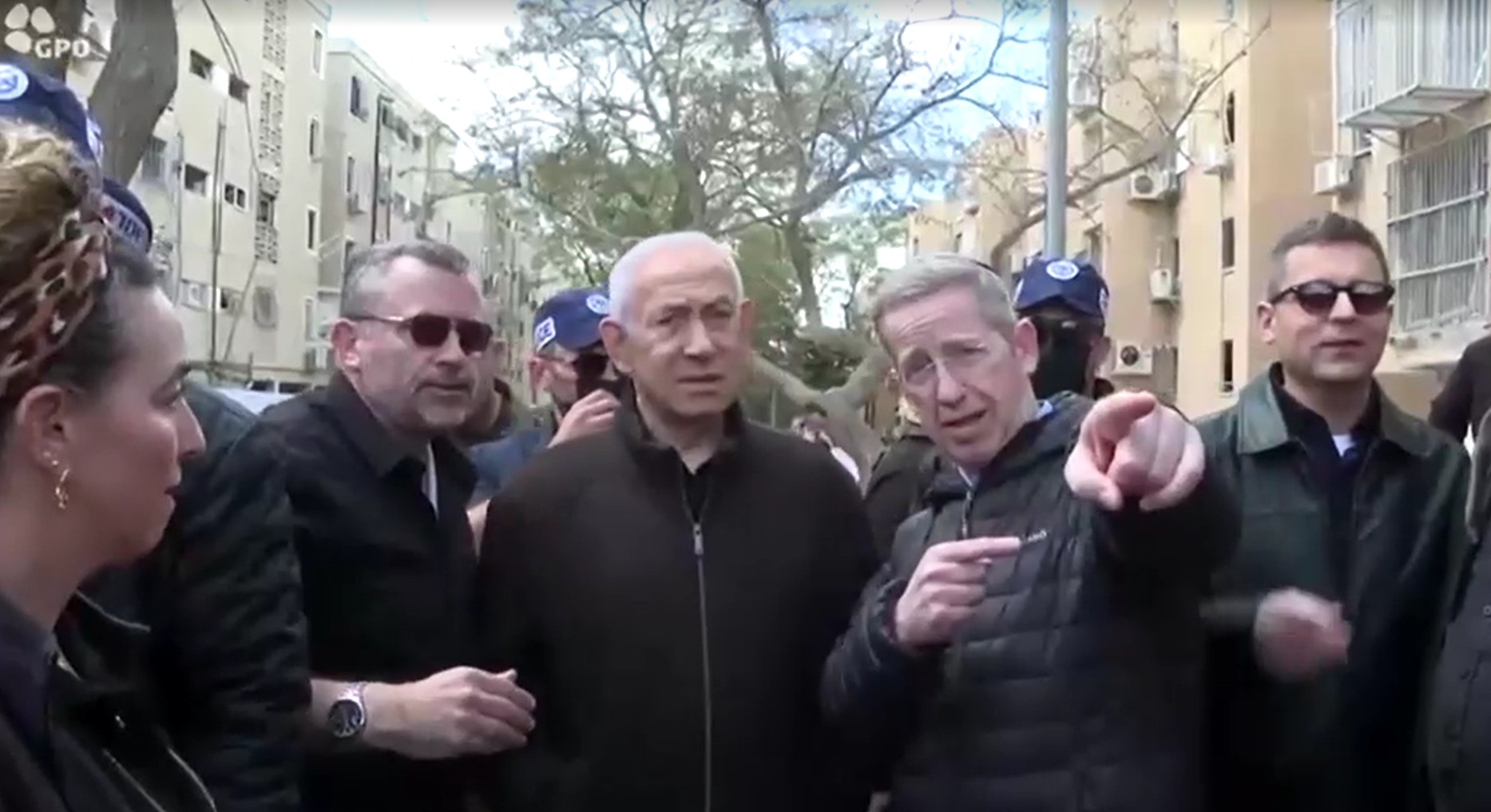 Netanyahu visita local bombardeado pelo Irã e diz que regime de Teerã 'ameaça o mundo todo'