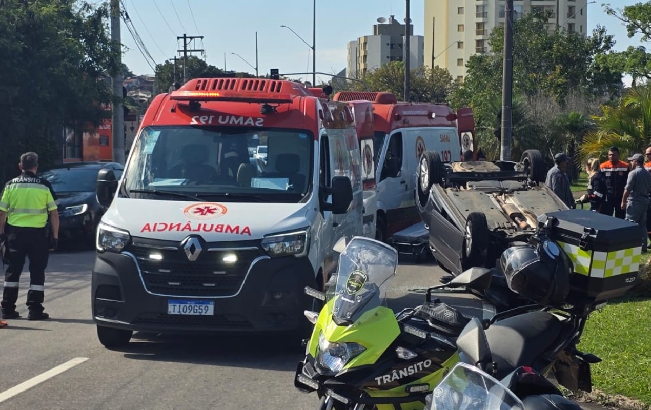 Motorista morre após carro capotar em Jundiaí
