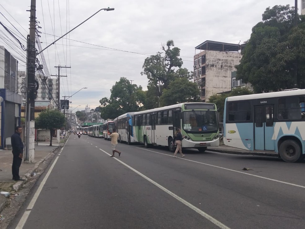 Rodoviários fazem paralisação em Manaus pelo fim da escala 6x1 — Foto: Karla Melo/Rede Amazônica