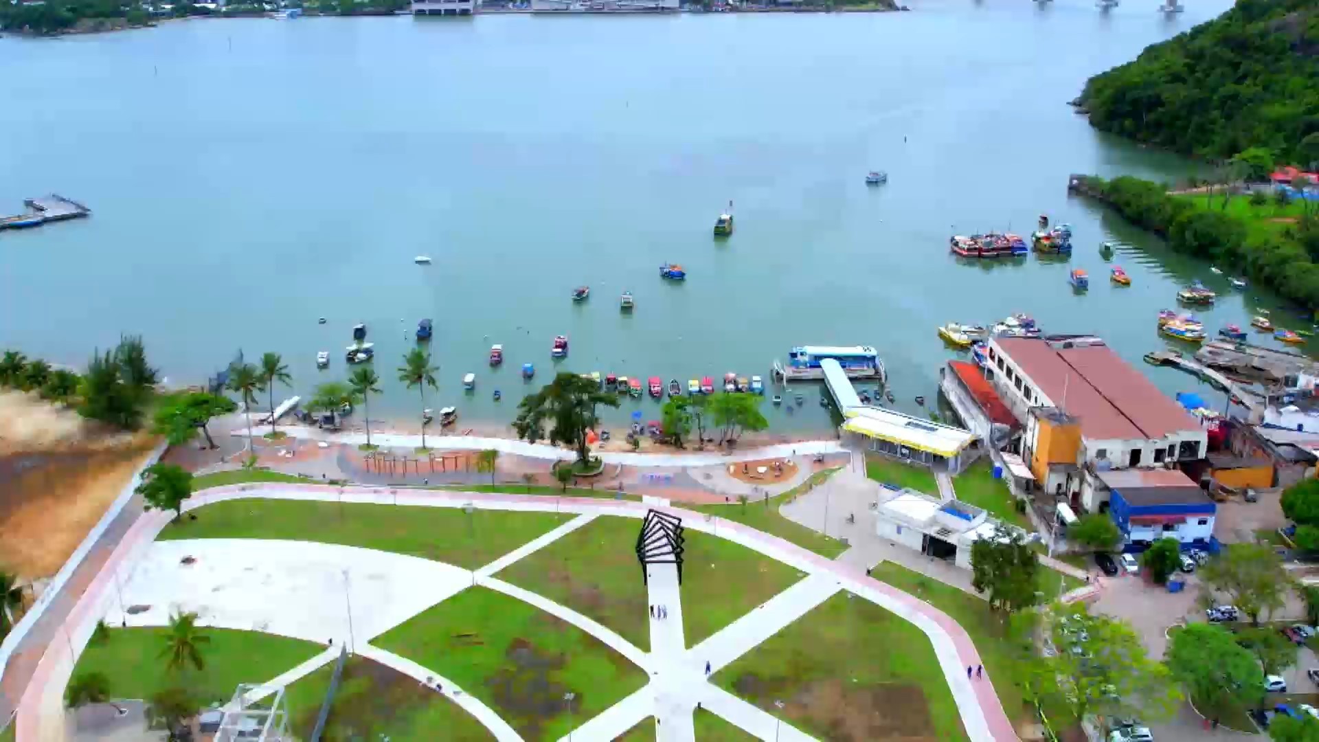 Mãe é presa ao tentar dar banho em filho autista de 37 anos em banheiro público em Vila Velha