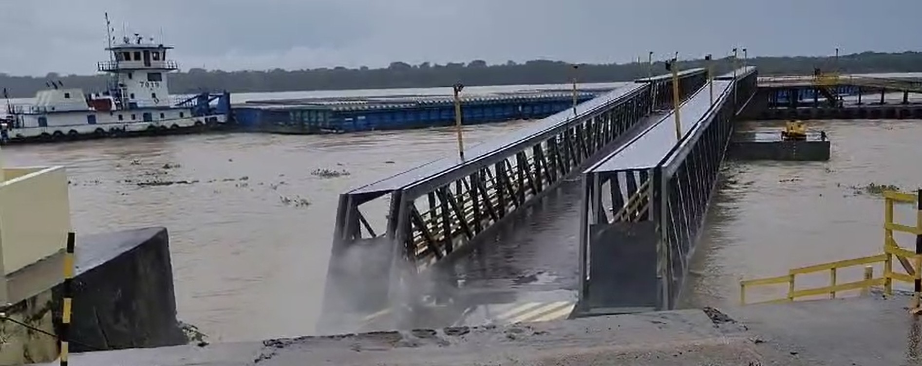 Comboio de balsas colide com embarcações de garimpo no Amazonas