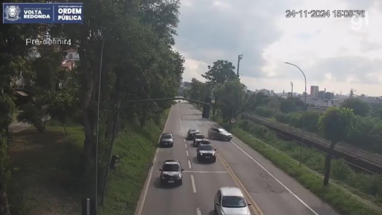 VÍDEO: Acidente entre dois carros deixa ferido em Volta Redonda