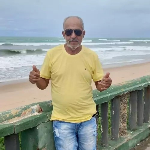 Motorista que morreu em acidente entre ônibus e caminhão carregado com madeira em SP é velado em MS