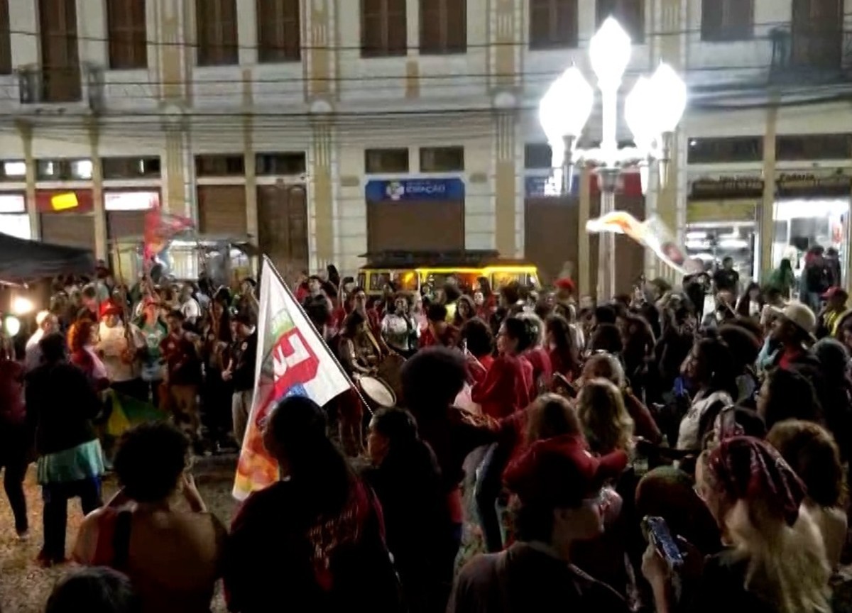 Apoiadores de Lula fazem caminhada pelo Centro de Juiz de Fora